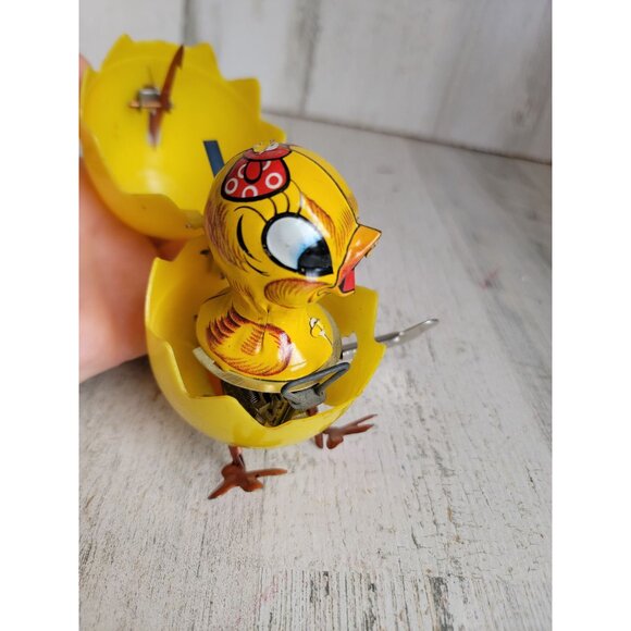 Vintage wind up hatching egg chick mechanical chicken baby hopping Easter decor - Picture 5 of 9